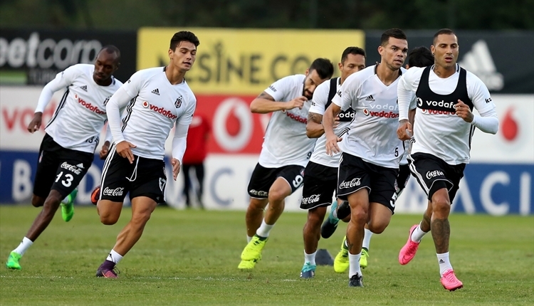 Beşiktaş'ta Adriano sevinci! Sakatlığında son durum