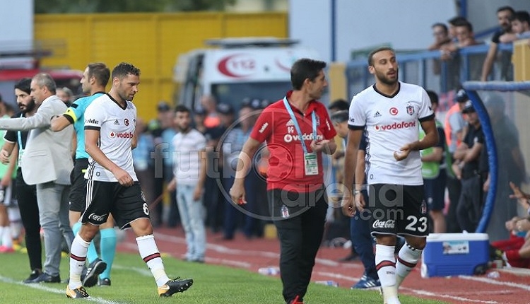Beşiktaş'ta Cenk Tosun Karabükspor maçında çileden çıktı