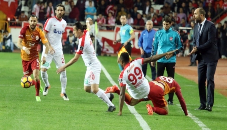 Galatasaray, Antalyaspor'a karşı zorlanıyor