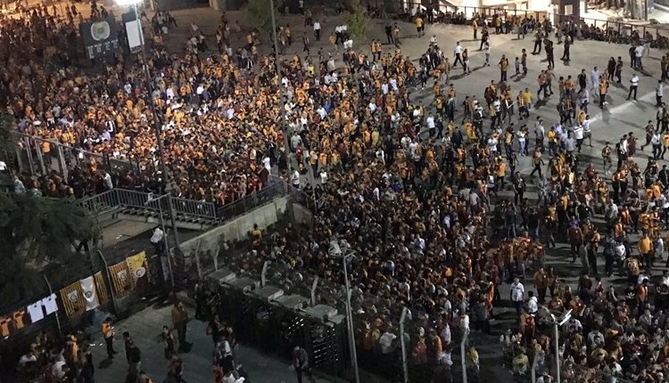 Galatasaray taraftarının metro çilesi bitmiyor