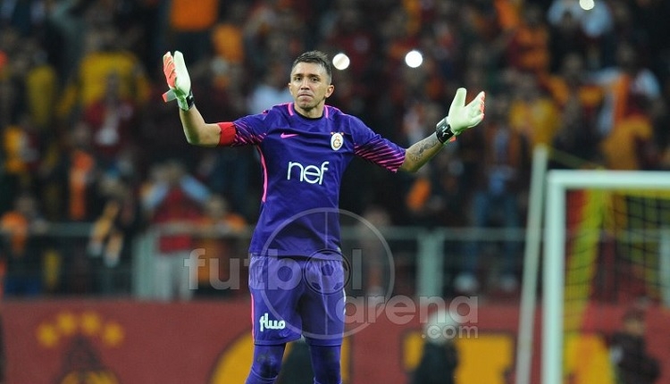 Galatasaray'da Muslera'dan hakem isyanı: 