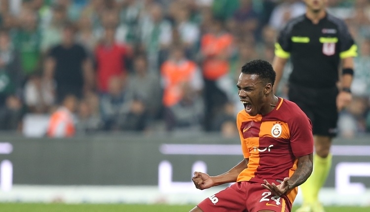 Galatasaray'ın Bursa'da penaltı beklediği pozisyona maytap engeli