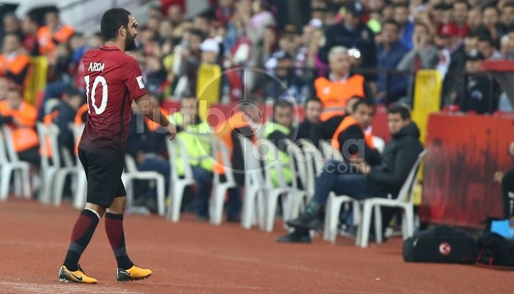 Arda Turan'dan İzlanda maçında tepki çeken hareket!