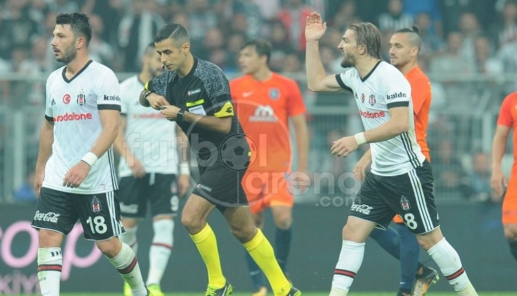 Beşiktaş'ta Caner Erkin'den Başakşehir maçında Mete Kalkavan'a küfür
