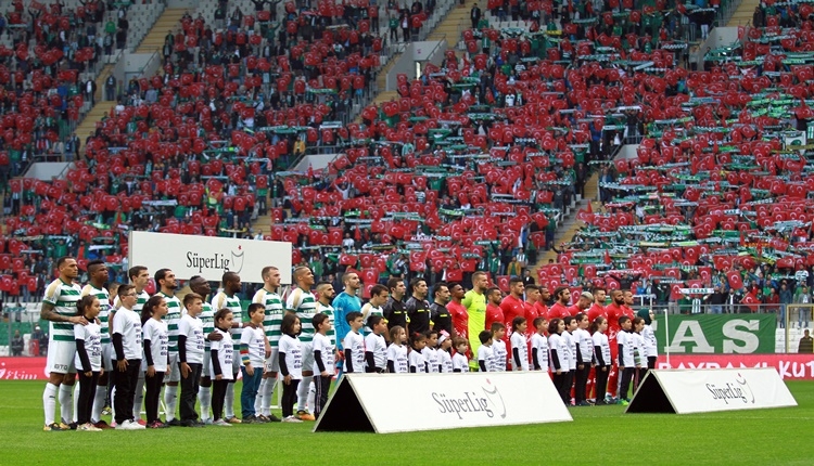 Bursaspor - Antalyaspor maçında tribünler-Kırmızı-Beyaz
