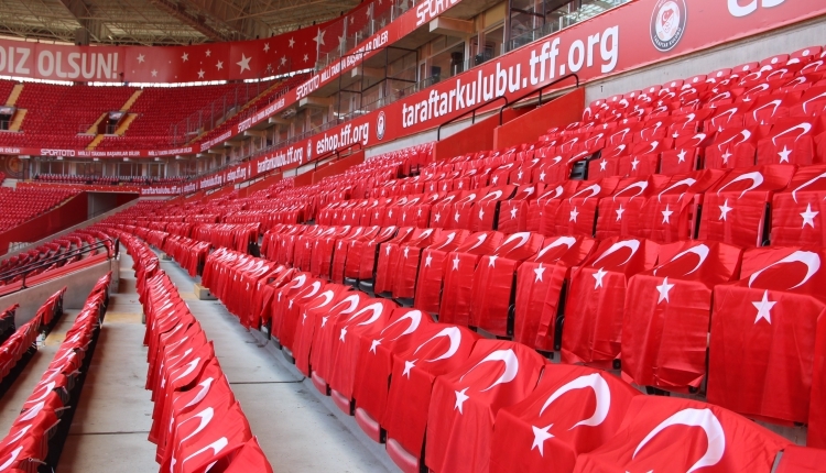 Eskişehir Stadı Türk bayrakları ile donatıldı