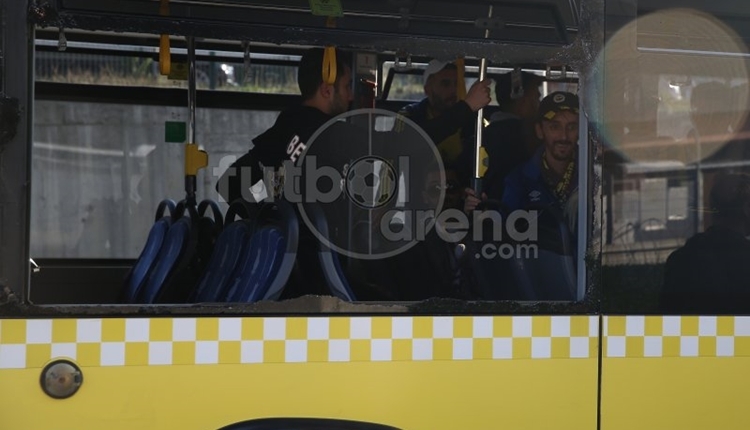 Fenerbahçe taraftarı halk otobüsünün camlarını kırdı