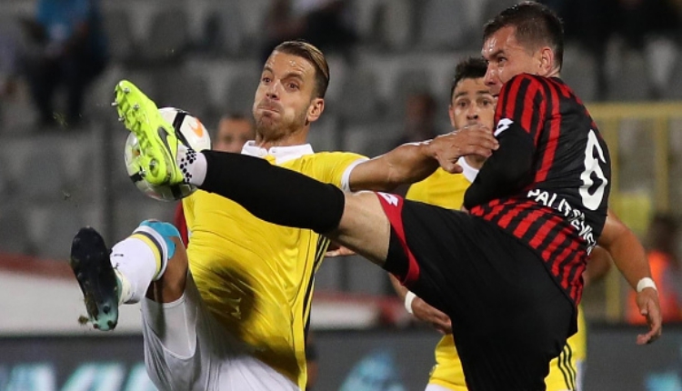 Fenerbahçe'de Soldado ve Fernandao hazır