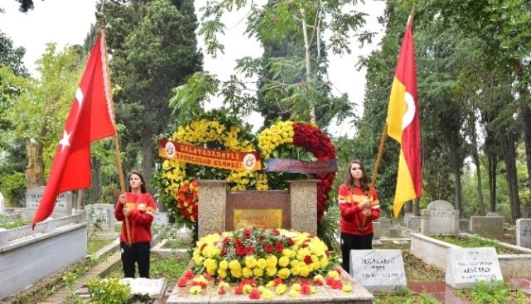 Galatasaray'dan Ali Sami Yen ve Süleyman Seba'ya ziyaret