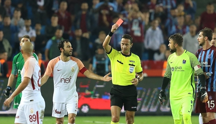 Galatasaraylı Fernando'dan hakem isyanı: 'Bırakın top oynayalım.'
