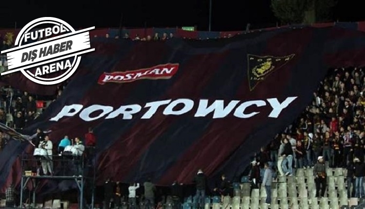 Polonya'da olay! Taraftarlar soyunma odasını bastı