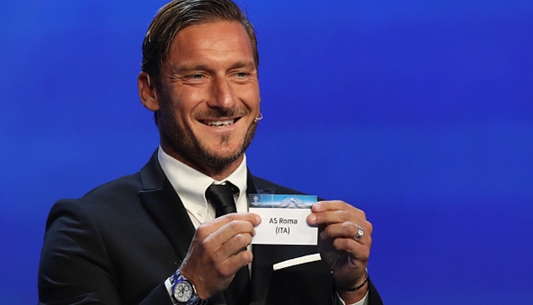 Roma'nın efsanesi Totti kursu bıraktı