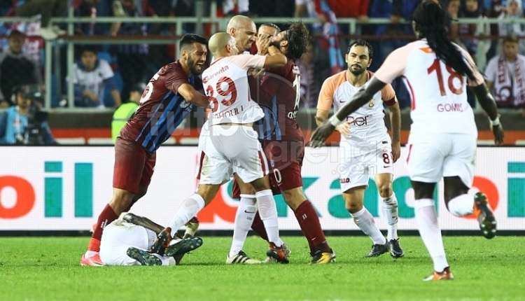 Trabzonspor - Galatasaray maçında kavga! Feghouli ve Olcay Şahan'a kırmızı kart