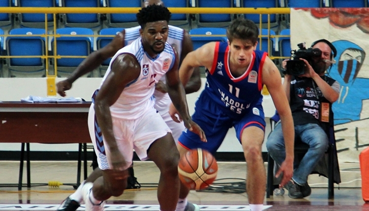 Anadolu Efes, Trabzonspor'u devirdi