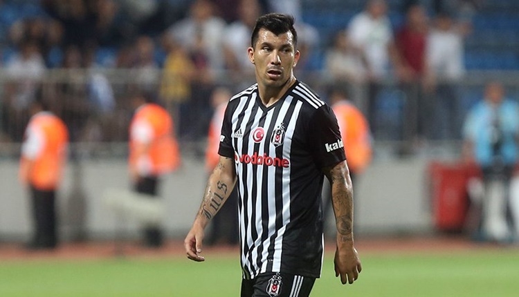 Beşiktaş'ta Gary Medel bir kez daha özür diledi