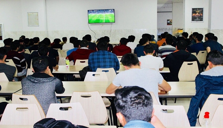 Beşiktaş - Galatasaray derbisinin Elazığ'daki heyecanı! Kahveyi bırakıp maçı izlediler