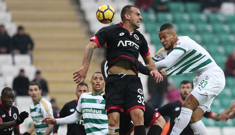 Bursaspor'da Titi'nin Gençlerbirliği'ne attığı golde ofsayt tartışması