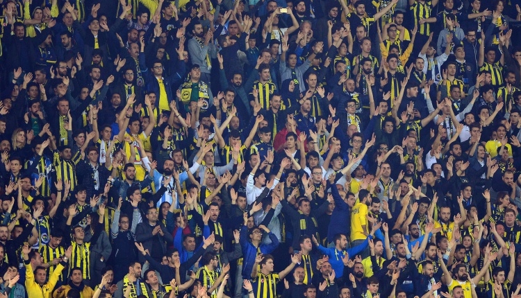 Fenerbahçe taraftarı tribünleri dolduruyor