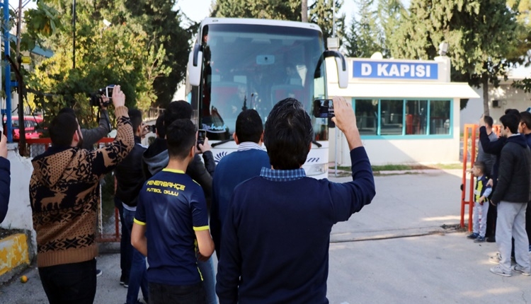 Fenerbahçe'yi Adana'da 15 kişi karşıladı