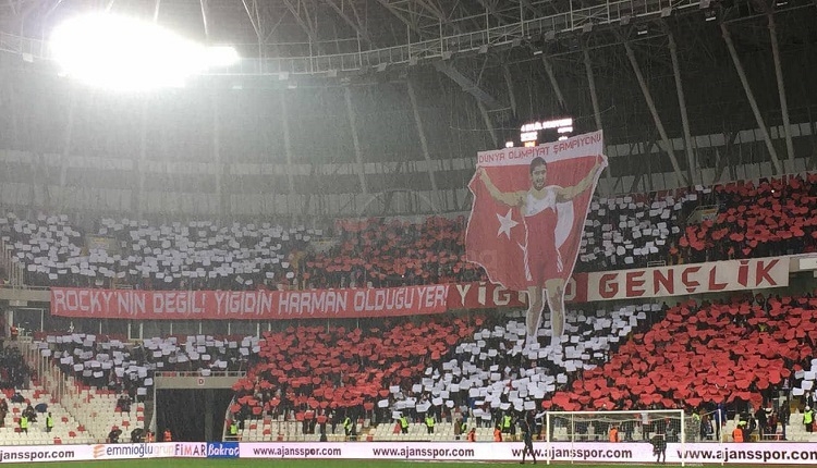 Sivasspor'dan Galatasaray'a Rocky göndermesi