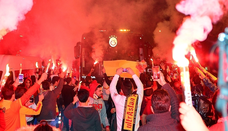 Antalya'da Galatasaray'a sevgi seli! 'İmparator Fatih Terim'
