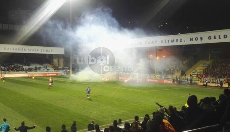 Bucaspor - Galatasaray maçında meşale yağmuru