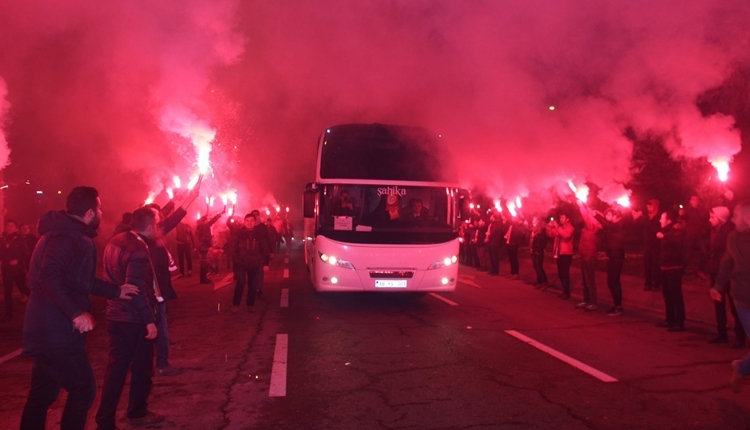 Galatasaray'a Kayseri'de coşkulu karşılama! Göz gözü görmedi