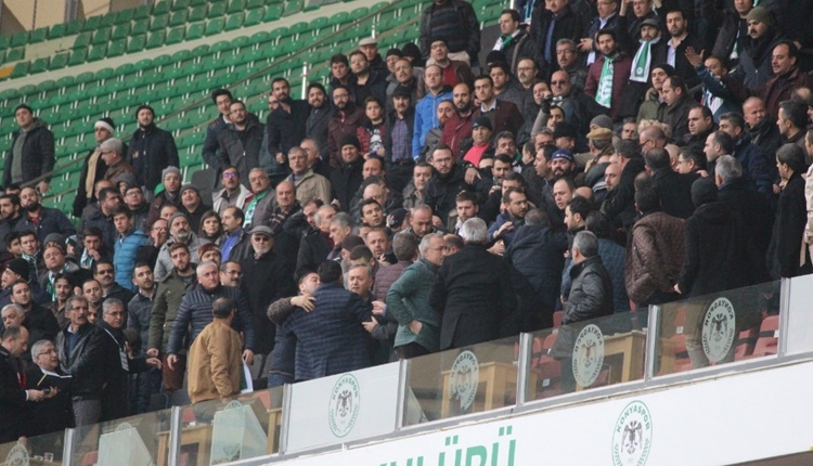 Konyaspor - Trabzonspor maçında protokol karıştı! Yöneticinin kaşı açıldı...