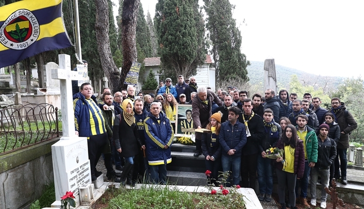 Lefter Küçükandonyadis, mezarı başında anıldı