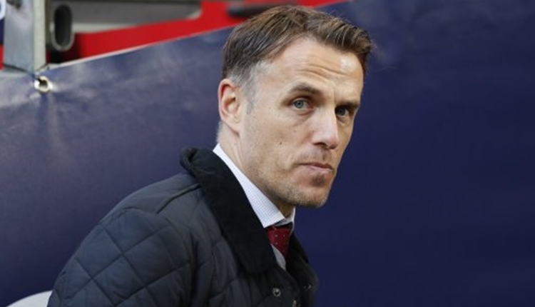 Phil Neville, İngiltere Kadın Milli Takımı ile anlaştı