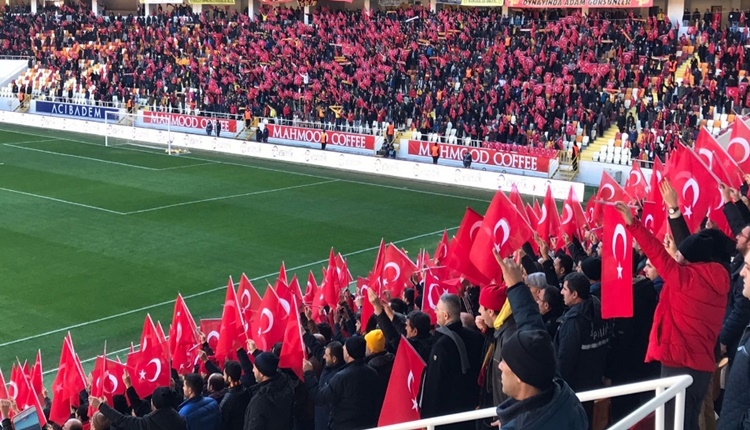 Yeni Malatyaspor tribünlerden Sivasspor maçında anlamlı görüntü