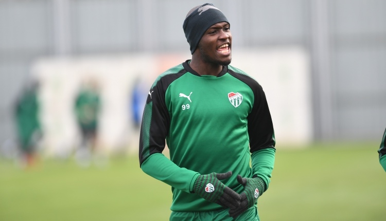 Bursaspor'da Moussa Sow döndü, Badu'dan kötü haber