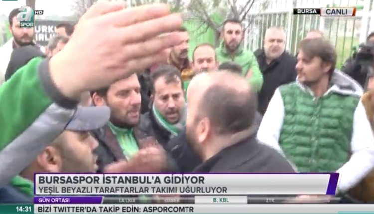 Bursaspor taraftarı takım otobüsünün önünü kesti