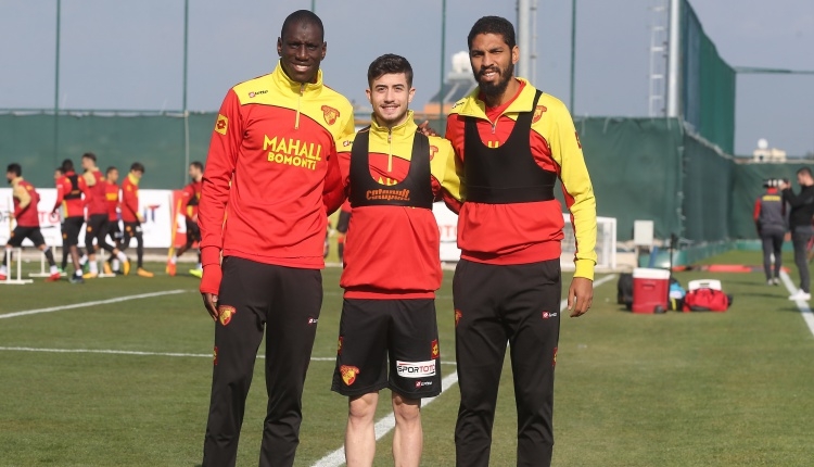 Demba Ba, Göztepe'de ilk idmanına çıktı