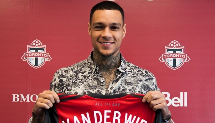 Eski Fenerbahçeli Van der Wiel, Amerika'ya transfer oldu
