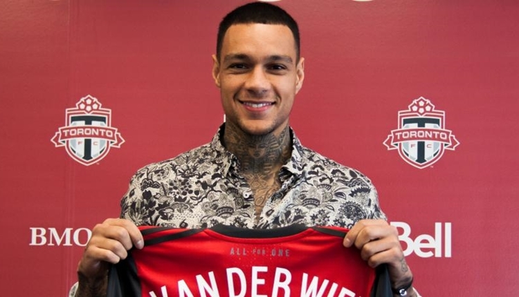 Eski Fenerbahçeli Van der Wiel, Amerika'ya transfer oldu