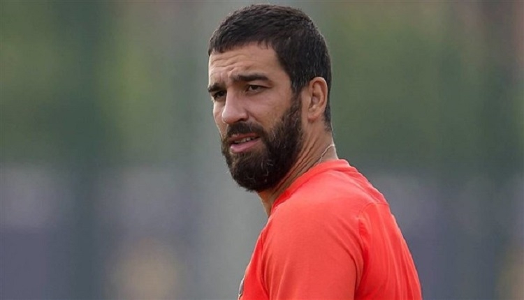 Fenerbahçe taraftarları Arda Turan'ı ıslıkladı