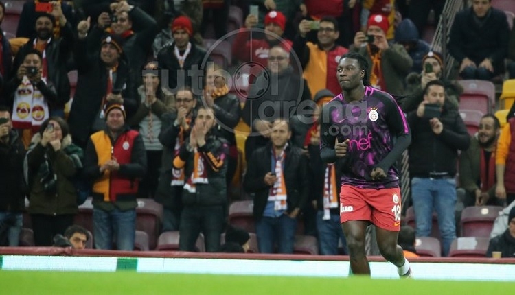 Galatasaray taraftarlarından Gomis'e sevgi seli