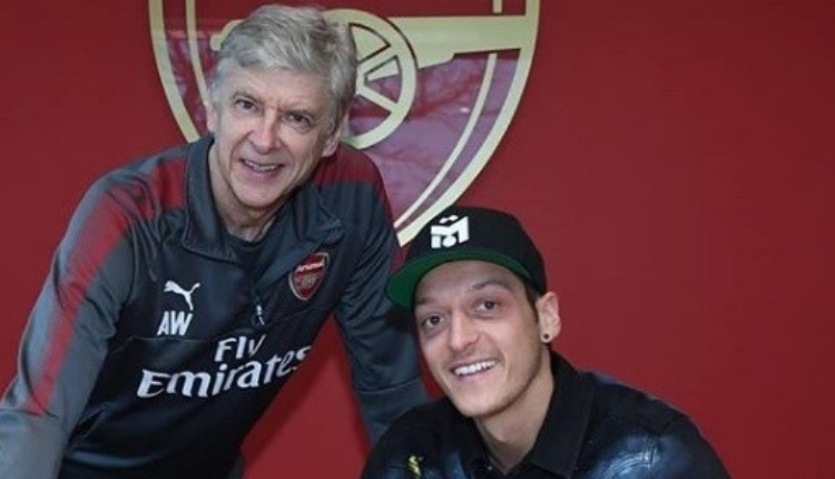 Mesut Özil imzayı attı, Arsenal tarihine geçti