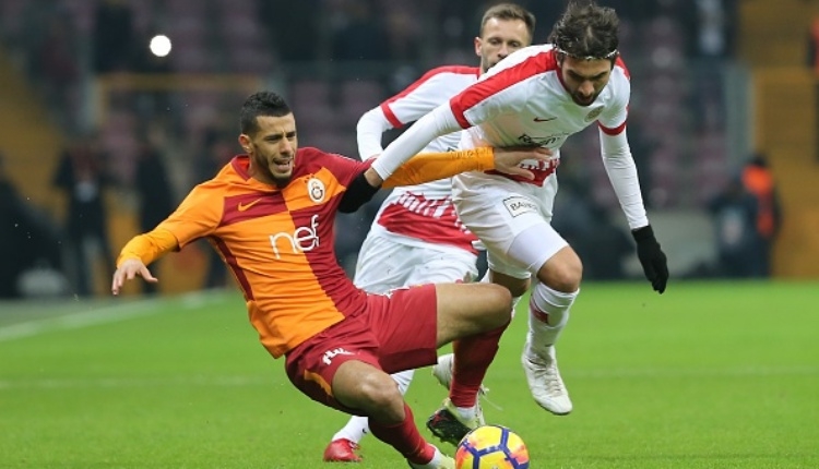 Younes Belhanda takım arkadaşlarından özür diledi