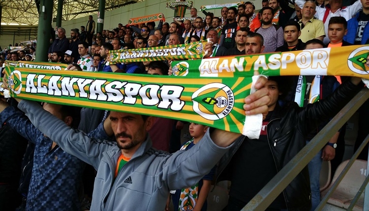 Alanyaspor Göztepe maçında tartışmalı penaltı pozisyonu