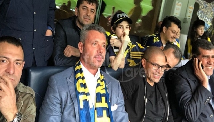 Alex De Souza Ya Fenerbahce Galatasaray Derbisi Icin Passolig Sadettin Saran Ile Birlikte