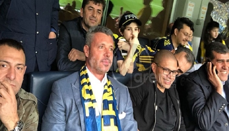 Alex de Souza'ya Fenerbahçe - Galatasaray derbisi için passolig! Sadettin Saran ile birlikte...