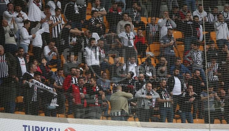 Başakşehir ve Beşiktaş taraftarları arasında sözlü atışma! 'Tiner kokuyor'