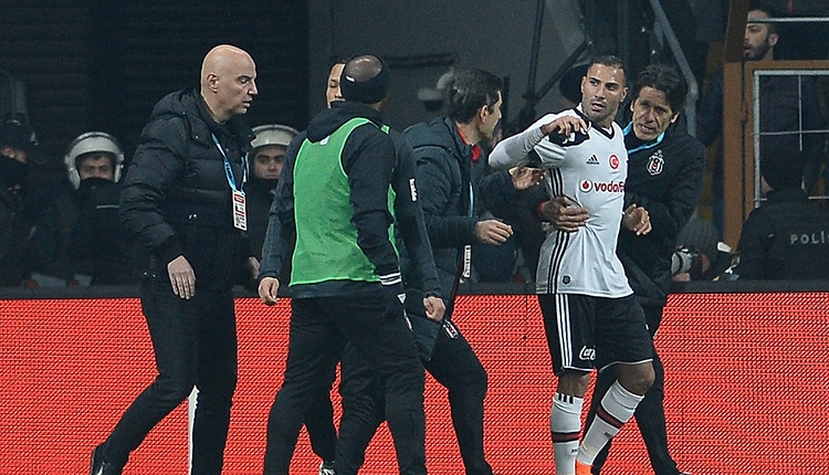 Beşiktaş - Fenerbahçe maçında olay çıktı! Quaresma atıldı