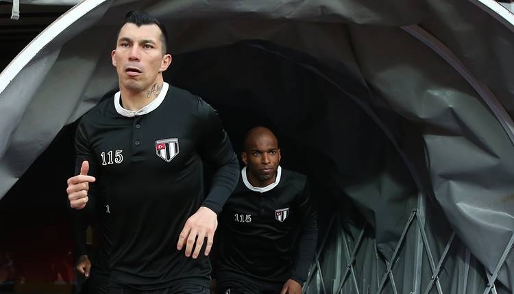 Beşiktaş'ta Gary Medel şoku! Cezalı duruma düştü...