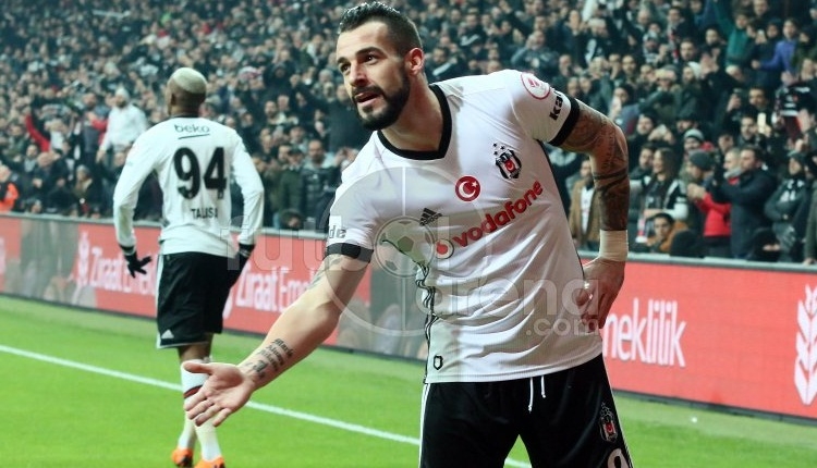 Negredo derbi sonrası Şenol Güneş'e mesaj gönderdi