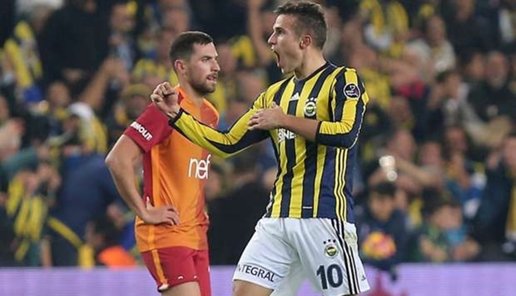 Van Persie'den derbi paylaşımı