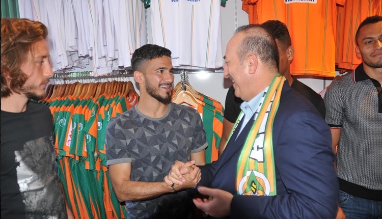 Alanyaspor'un mağazasını Mevlüt Çavuşoğlu açtı