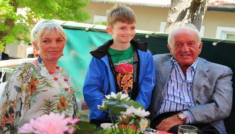 Ali Sen In Vefat Eden Esi Benta Sen Kimdir Kac Yasinda Dini Ne Ali Sen Benta